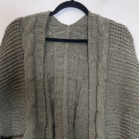 Womens Sweater Size Small Sweater Olive Green Oversized Knit Cardigan - Picture 6 of 10